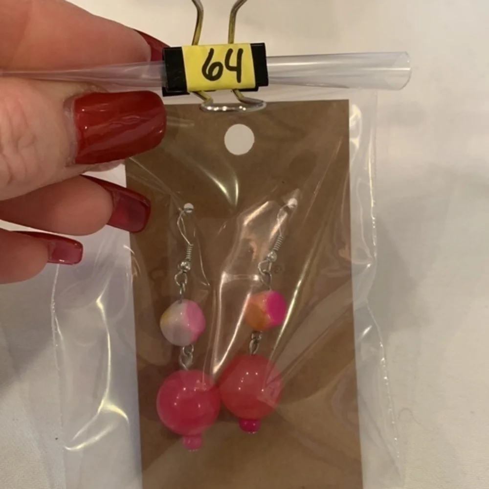 💐5/25 hot pink glass bell bead cube dangle drop fun earrings